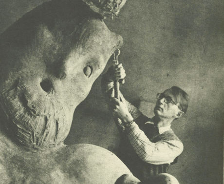 Billed Bladets artikel om Arne Bangs kolossal-Skulptur, ”Trolden”. 1944. Klik på billedet for at se hele artiklen.