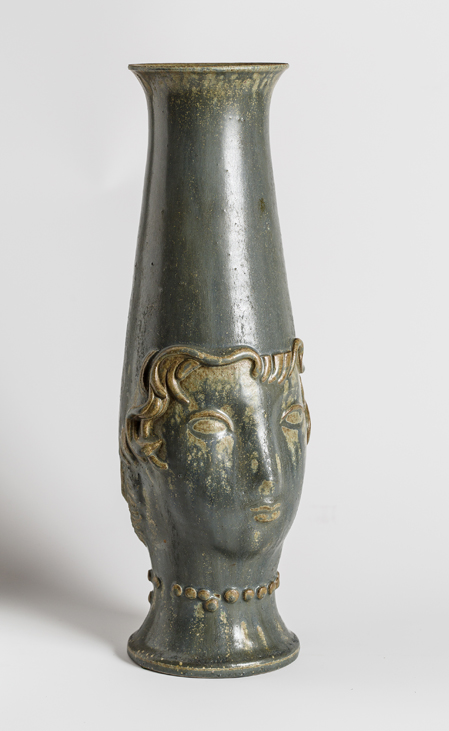  Arne Bang: Lampefod uden fatning (1930erne). Foto: Ole Haupt. I familiens eje. 